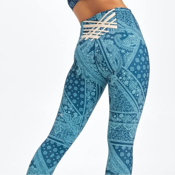 Fabletics PowerHold Kessler II High Waisted Strappy 7/8 Legging. XS - Picture 2 of 7